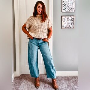 Abercrombie & Fitch Mid Rise Light Wash Barrel Jeans - LONG